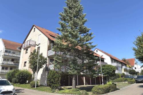 Ansicht - Frei: 2-Zimmer-Eigentumswohnung zusätzlich mit ausgebautem Spitzboden, Balkon und Einzelgarage!