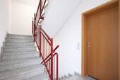 Helles gepflegtes Treppenhaus - 