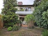 Rückansicht Haus mit Balkon - 