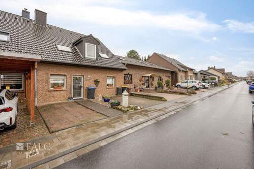 Straßenansicht - 6 Zimmer Doppelhaushälfte in Bergheim