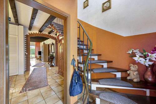 Treppenhaus - Doppelhaushälfte mit 160,00 m&sup2; in Bergheim zum Kaufen