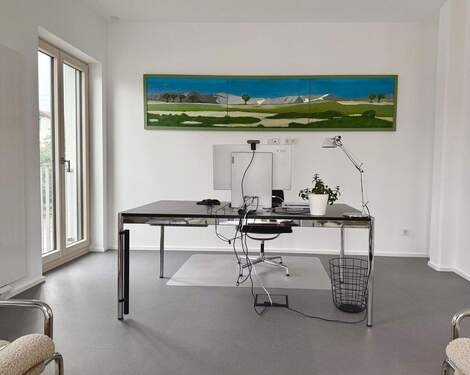 Büro-/ Praxisraum - Untermieter- Nachmieter gesucht - repräsentative Büro- Praxisfläche, Neubau, 1.OG