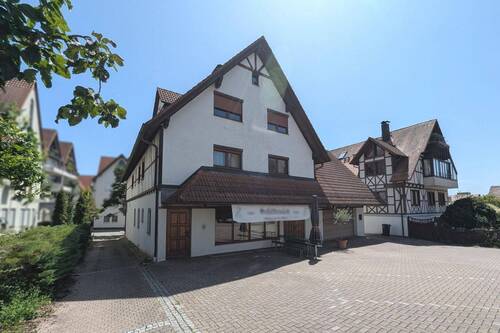 Hausansicht - Mehrfamilienhaus, Wohnhaus mit 289,10 m&sup2; in Gärtringen zum Kaufen