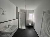 Bad mit Dusche - 