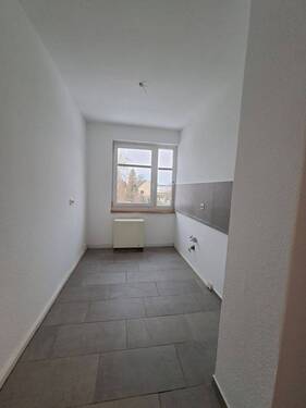 Leere Küche mit Fenster - 