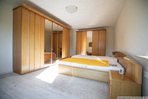 Schlafzimmer Obergeschoß - Gewerbeobjekt (Büro, Produktion, Verkauf) in Pulsnitz zum Kaufen