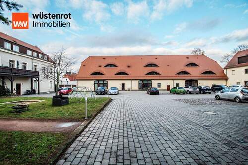 Hof - Charmante 3-Raum-Maisonette im historischen Vierseithof mit Loggia & Garage