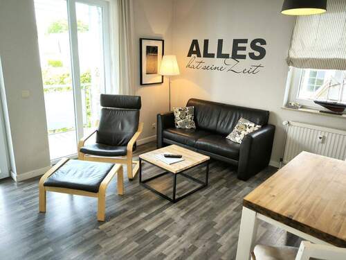 Wohnzimmer - 2 Zimmer Etagenwohnung in Göhren