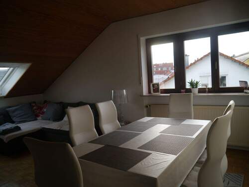 Wohnzimmer - Helle 3-Zimmer DG- Wohnung, 80m2, in bester Wohnlage von Mühlheim