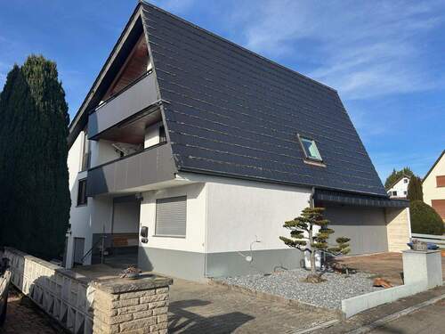 Haus - 9 Zimmer Einfamilienhaus zum Kaufen in Steinenbronn