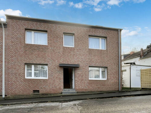 Titelbild - Renovierungsbedürftiges Einfamilienhaus mit Südgrundstück am Fuße des Wurmtals