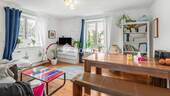 1. OG Wohnzimmer 1 - Moderne Etagenwohnung mit eigenem Gartenanteil und Stellplatz in guter Lage