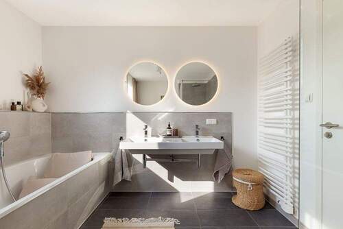 Modernes Badezimmer - 