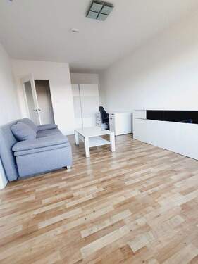 Wohnzimmer 2 - 1 Zimmer Etagenwohnung zum Kaufen in Hamburg