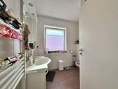 Badezimmer rechte Hausseite EG-Wohnung - 