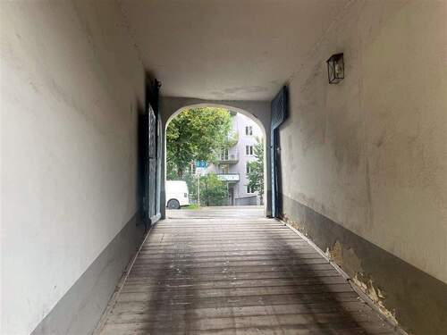 Zufahrt zum Hof - Büro in Augsburg zum Kaufen