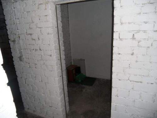 Keller, einer von drei ! - 