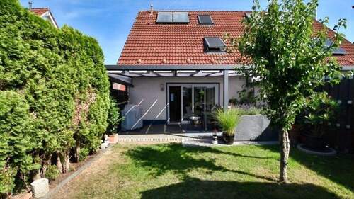 Blick zum Haus - Familienfreundliches Wohnerlebnis mit Garage & Garten in Herringen