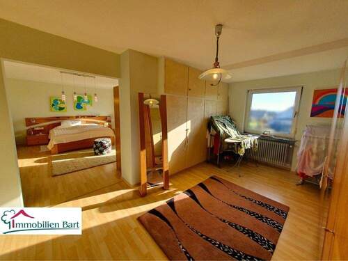 Schlafzimmer mit Ankleide OG - 