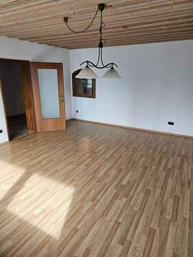 Wohnzimmer - Etagenwohnung mit 109,60 m&sup2; in Mühldorf zum Kaufen