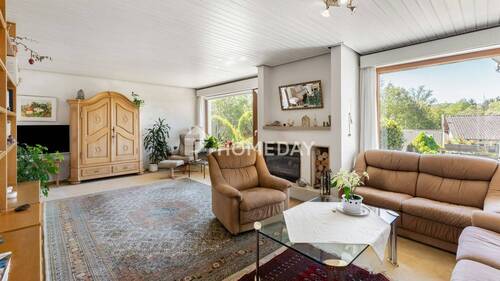 Helles, großes Kaminwohnzimmer - 
