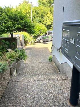 Kleiner Weg zum Haus - 3 Zimmer Etagenwohnung zum Kaufen in Wiesbaden