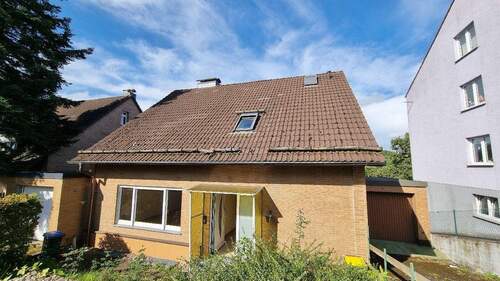 Bild 1 - GEPFLEGTES ZWEI BIS DREIFAMILIENHAUS MIT GARTEN UND GARAGE IN SOLINGEN RUHIG GELEGEN