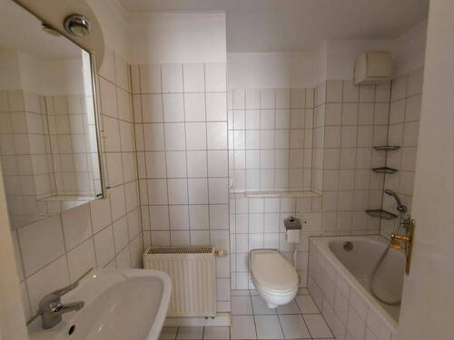 Bad - 3 Zimmer Etagenwohnung zur Miete in Gera