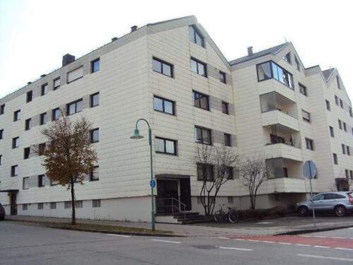 Hausansicht - schöne 3 Zimmer mit Balkon - 700,00 EUR Kaltmiete, ca.  76,20 m² Wohnfläche