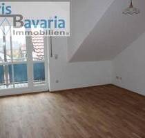 sehr schöne ruhige 2,5-Zimmer DG-Wg mit Carport, überd. Balkon, EBK - ab 01.09.26 frei - Vilshofen an der Donau