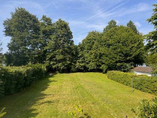 Blick auf den unteren Teil des Grundstückes.jpeg - Mehrfamilienhaus, Wohnhaus mit 130,00 m² in Petershagen/Eggersdorf zum Kaufen