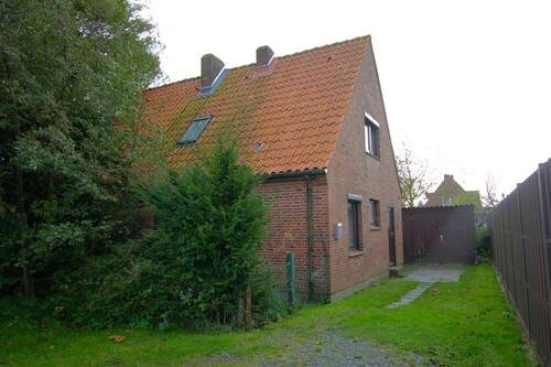 Vorderansicht - Einfamilienhaus mit Modernisierungsbedarf am Ende einer Stichstraße in Wesselburen