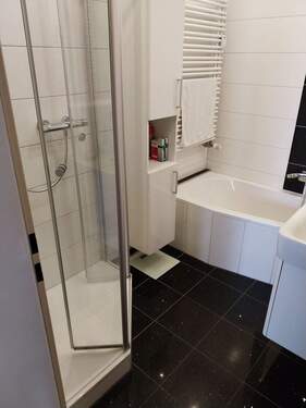 Bad mit Dusche und Wanne (6).jpg - 