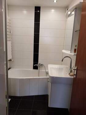 Bad mit Dusche und Wanne (8).jpg - 