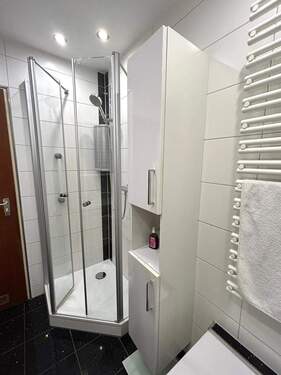 Bad mit Dusch und Wanne.jpg - 