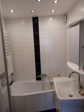 Bad mit Dusche und Wanne (5).jpg - 