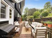 Beispiel Terrasse KI generiert - Bauernhaus - 