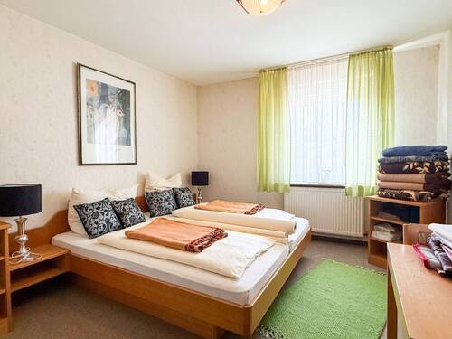 Fremdenzimmer - Mehrfamilienhaus, Wohnhaus mit 320,00 m² in Neuhausen zum Kaufen
