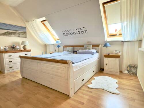 Schlafzimmer (OG) - 