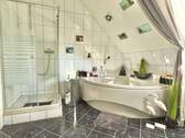 Tageslicht Dusch-/ Wannenbad (OG) - 