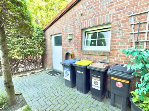 Zugang vom Garten zur Garage - 