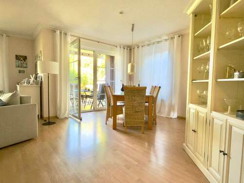 Esszimmer mit Zugang zur Terrasse - 