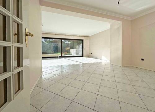 großes Wohn- und Esszimmer - 6 Zimmer Mehrfamilienhaus, Wohnhaus zum Kaufen in Bad Vilbel