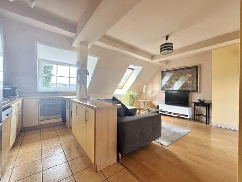 offene Küche / Wohnbereich - 3 Zimmer Etagenwohnung in Berlin