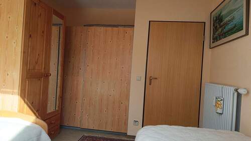 Gästezimmer mit Schränken - 