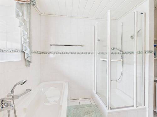 Badezimmer EG links - 