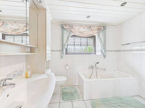 Badezimmer EG links - 