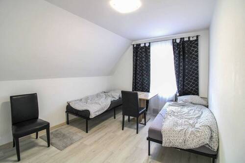 Schlafzimmer 1.OG - Mehrfamilienhaus, Wohnhaus in Garbsen zum Kaufen