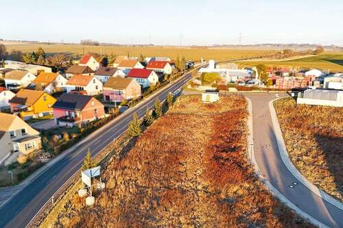 Luftaufnahme links - Grundstück in Schkölen