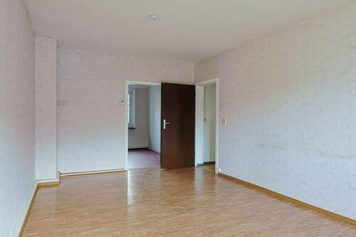 Blick zum Schlafzimmer - 2 Zimmer Etagenwohnung zum Kaufen in Probstzella